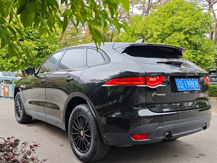 Jaguar F-PACE 2018 2.0 T 4 WDR-Sport — фото 8