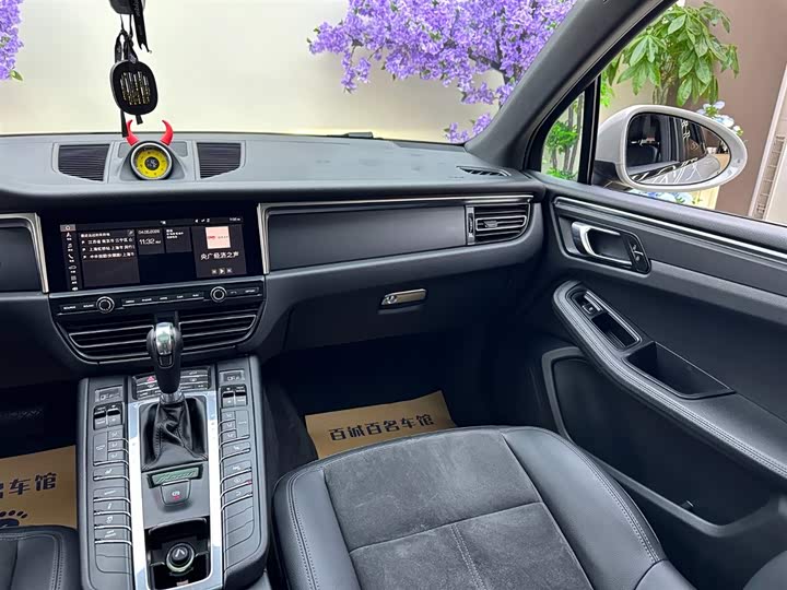 Porsche Macan 2018 Macan 2.0 T — фото 14