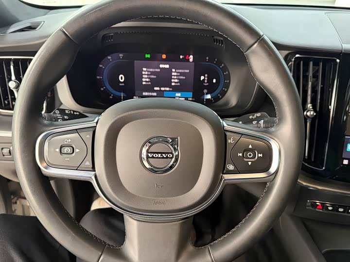 Volvo XC60 2022 B 5 4 WD — фото 10
