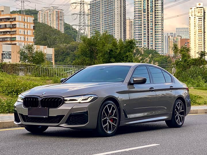 BMW 5-Series 2022 540i M — фото 1