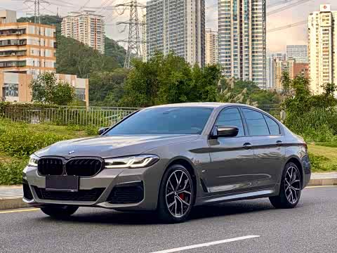 BMW 5-Series 2022 540i M — фото 23