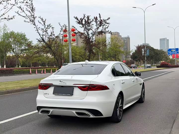 Jaguar XFL 2023 XFL 2.0 T P 250 2 WD — фото 8
