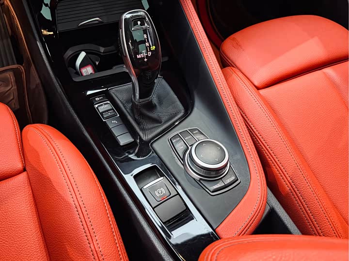 BMW X2 2021 s Drive 25i Leading M — фото 18