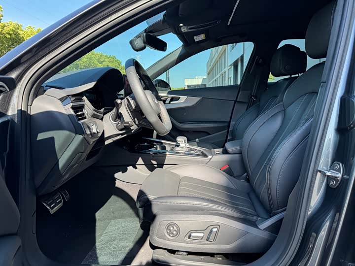 Audi A4L 2024 40 TFSI quattro RS — фото 5