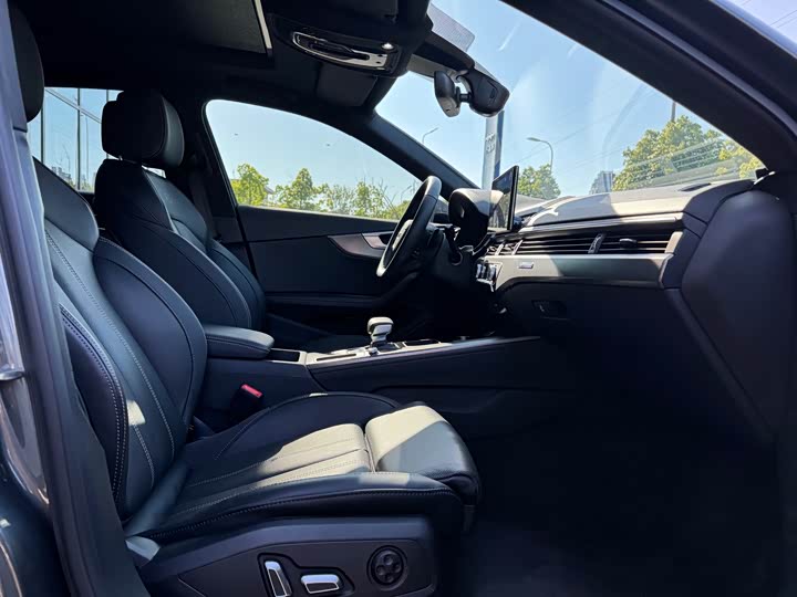Audi A4L 2024 40 TFSI quattro RS — фото 17
