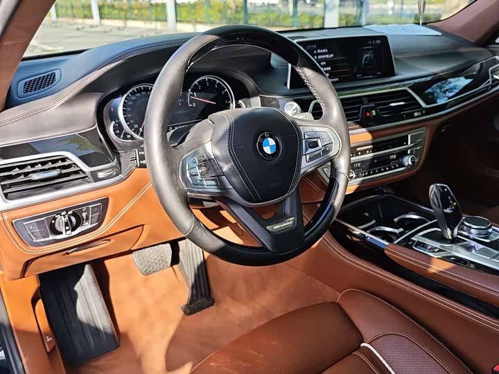 BMW 7-Series 2017 750 Li x Drive — фото 9