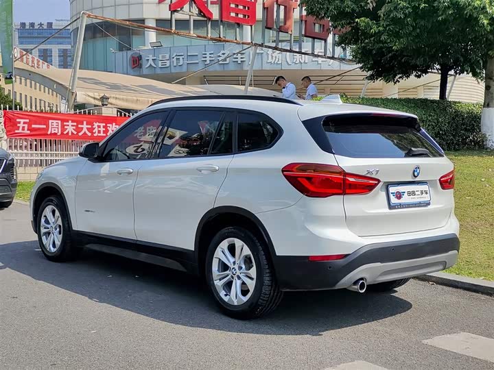 BMW X1 2016 s Drive 18 Li — фото 4