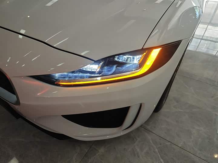 Jaguar XEL 2024 2.0 T 250 PS R-DYNAMIC S — фото 15
