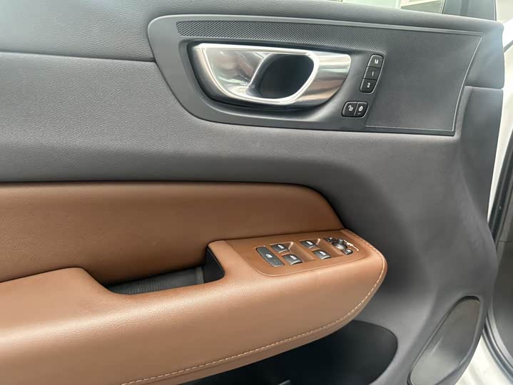 Volvo XC60 2024 B 5 4 WD — фото 12
