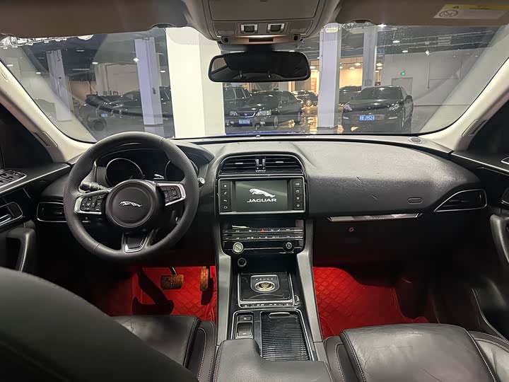 Jaguar F-PACE 2018 2.0 T 4 WDR-Sport — фото 9