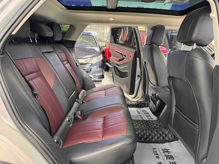 Land Rover Range Rover Evoque — фото 16