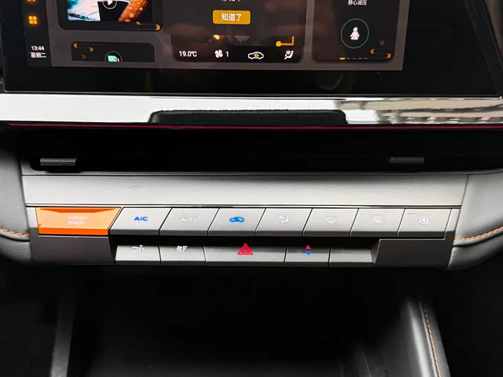 Changan UNI-V 2023 1.5 T Premium — фото 15