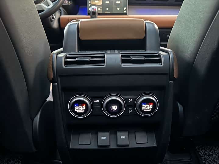 Land Rover Defender — фото 12
