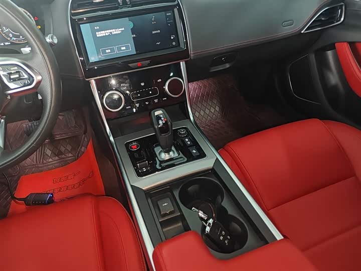Jaguar XEL 2022 2.0 T 250 PS R-DYNAMIC S — фото 10