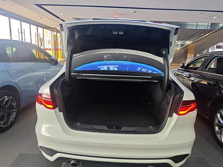 Jaguar XEL 2022 2.0 T 250 PS R-DYNAMIC S — фото 15