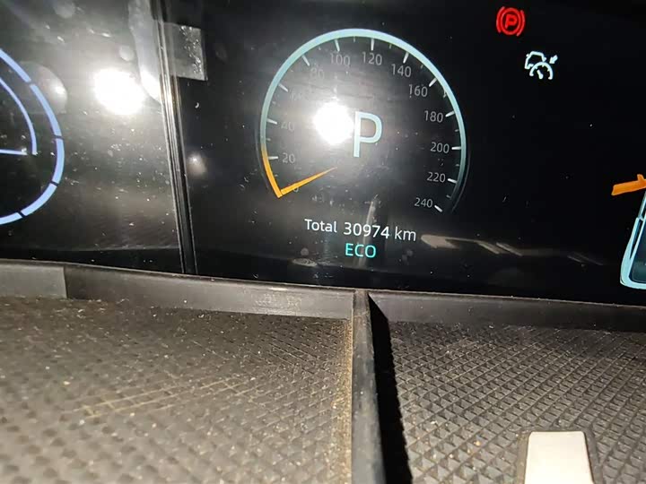 Changan UNI-V 2022 1.5 T Premium — фото 5