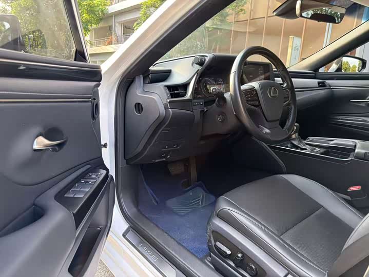Lexus ES 300h экселленс V — фото 4