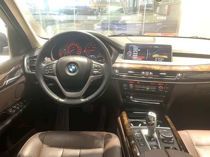 BMW X5 2015 x Drive 28i — фото 9