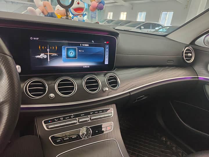 Mercedes-Benz E-Class 2018 E 200 L Sport — фото 12