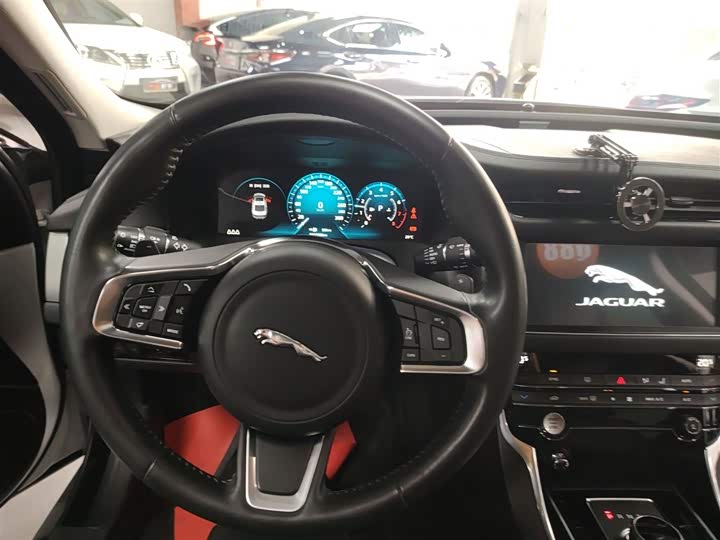 Jaguar XFL 2020 XFL 2.0 T P 200 2 WD — фото 3