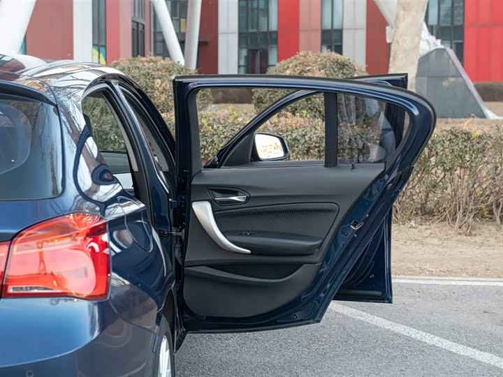 BMW 1-Series 2015 120i Leading — фото 51