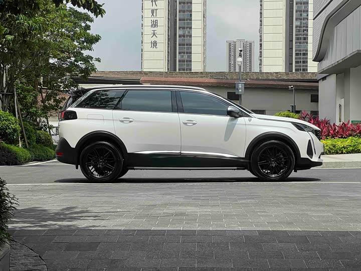 Peugeot 5008 2021 360 THP 5 — фото 31