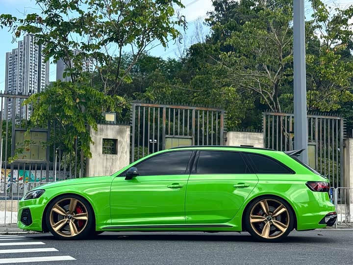 Audi RS4 2023 RS 4 Avant — фото 3