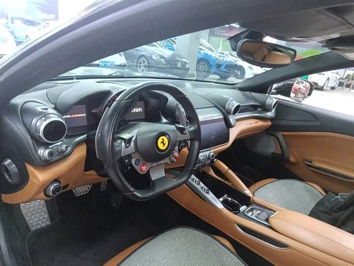 Ferrari GTC4 Lusso 2017 3.9 T V 8 — фото 7