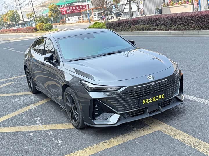 Changan UNI-V 2023 1.5 T Premium — фото 10