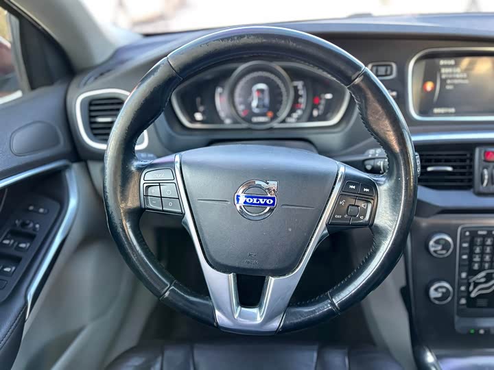 Volvo V40 2015 1.6 T — фото 30