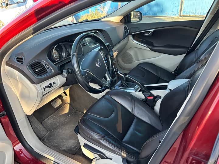 Volvo V40 2015 1.6 T — фото 18