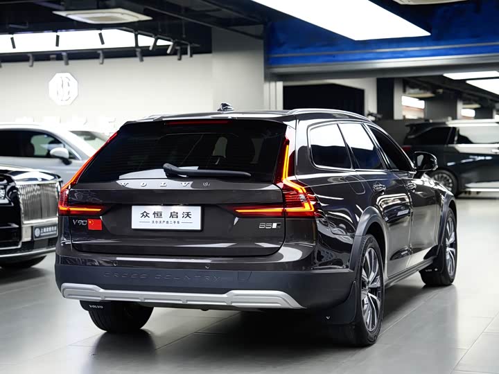 Volvo V90 2024 Cross Country B 5 AWD — фото 4