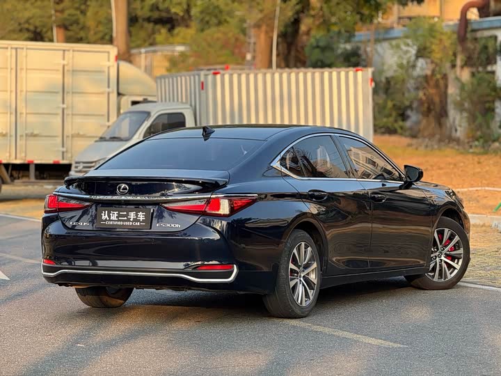 Lexus ES 300h экселленс V — фото 4