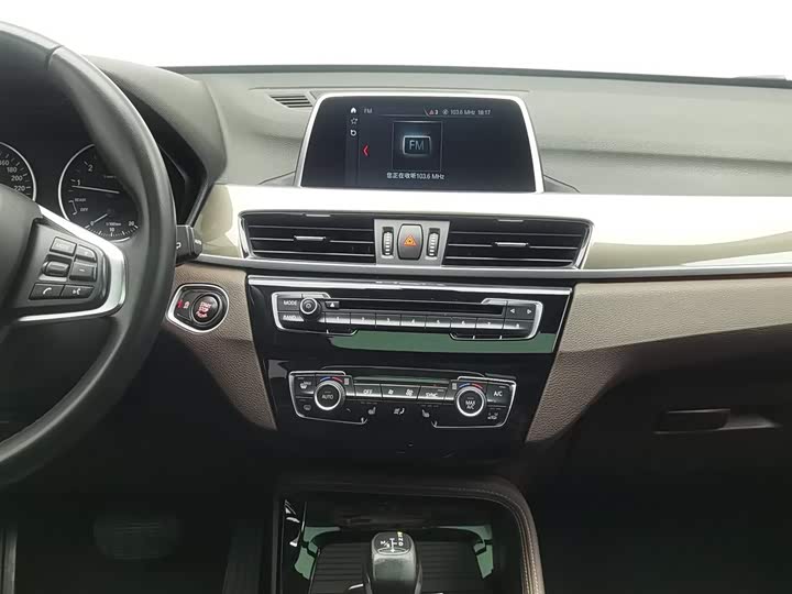 BMW X1 2018 x Drive 20 Li — фото 12