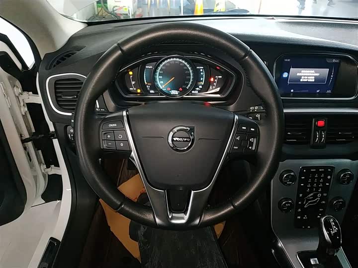 Volvo V40 2019 T 3 — фото 11