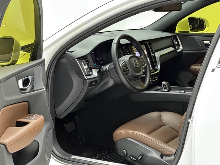 Volvo S60 2023 B 4 — фото 13