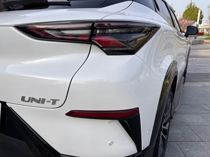 Changan UNI-T 2022 1.5 T Flagship — фото 10