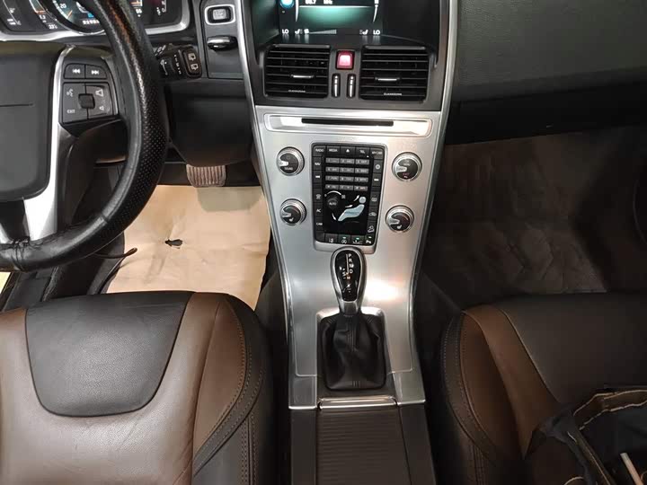 Volvo XC60 2017 T 5 AWD — фото 10