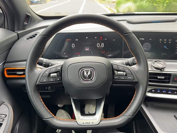 Changan UNI-T 2022 1.5 T Premium — фото 7