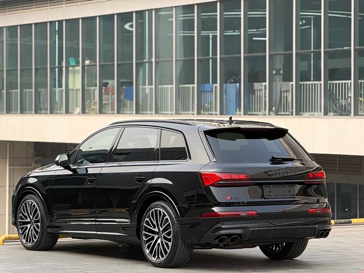 Audi SQ7 2024 4.0 TFSI — фото 8