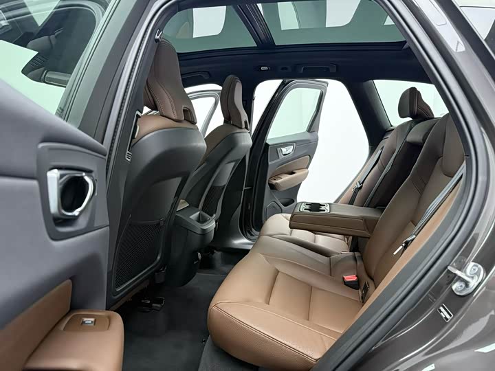 Volvo XC60 2025 B 5 4 WD — фото 7