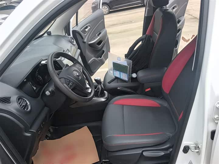 Changan CS15 2016 1.5 L MT — фото 15