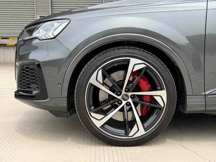Audi SQ7 2024 4.0 TFSI — фото 21