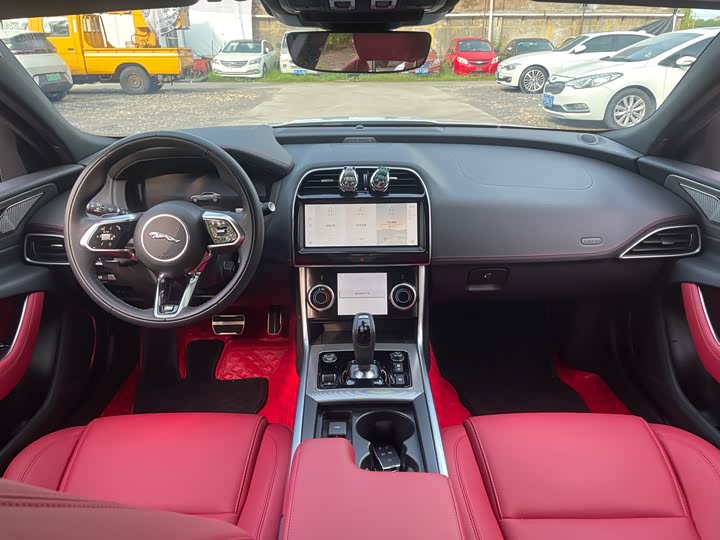 Jaguar XEL 2025 2.0 T 250 PS R-DYNAMIC 90 — фото 9
