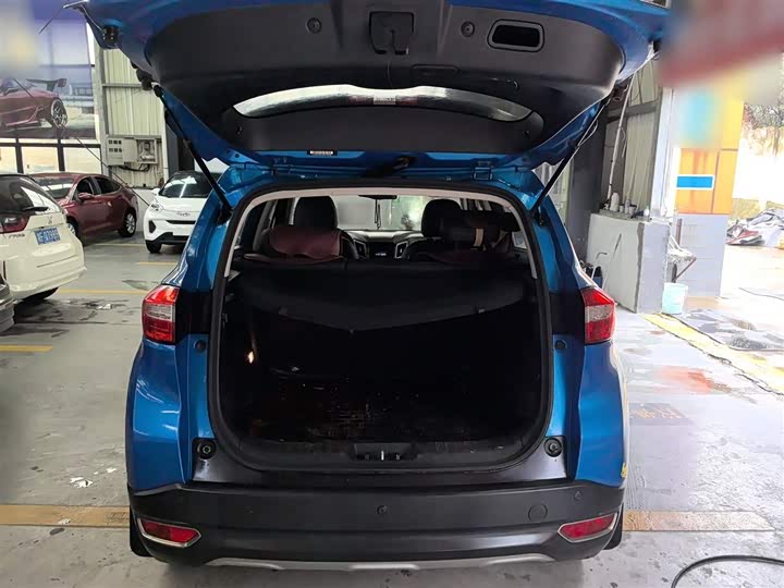 Changan CS15 2016 1.5 L MT — фото 19