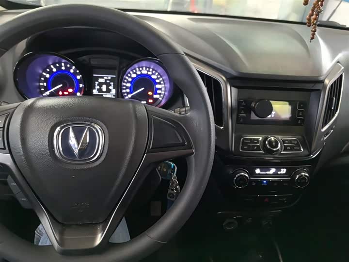 Changan CS15 2016 1.5 L MT — фото 10