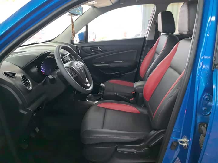 Changan CS15 2016 1.5 L MT — фото 15