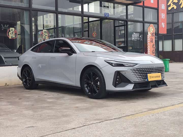 Changan UNI-V 2023 1.5 T Premium — фото 3