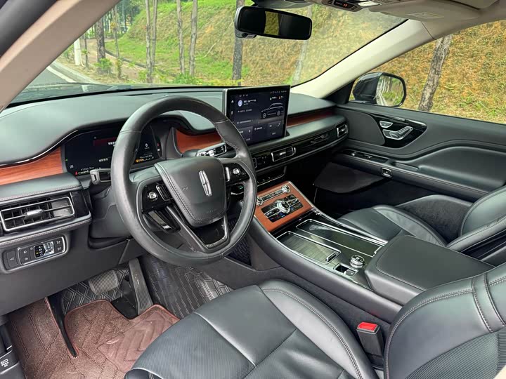 Lincoln Aviator — фото 12