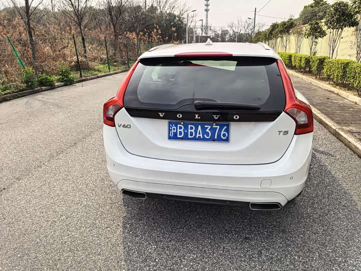 Volvo V60 2015 T 5 — фото 10